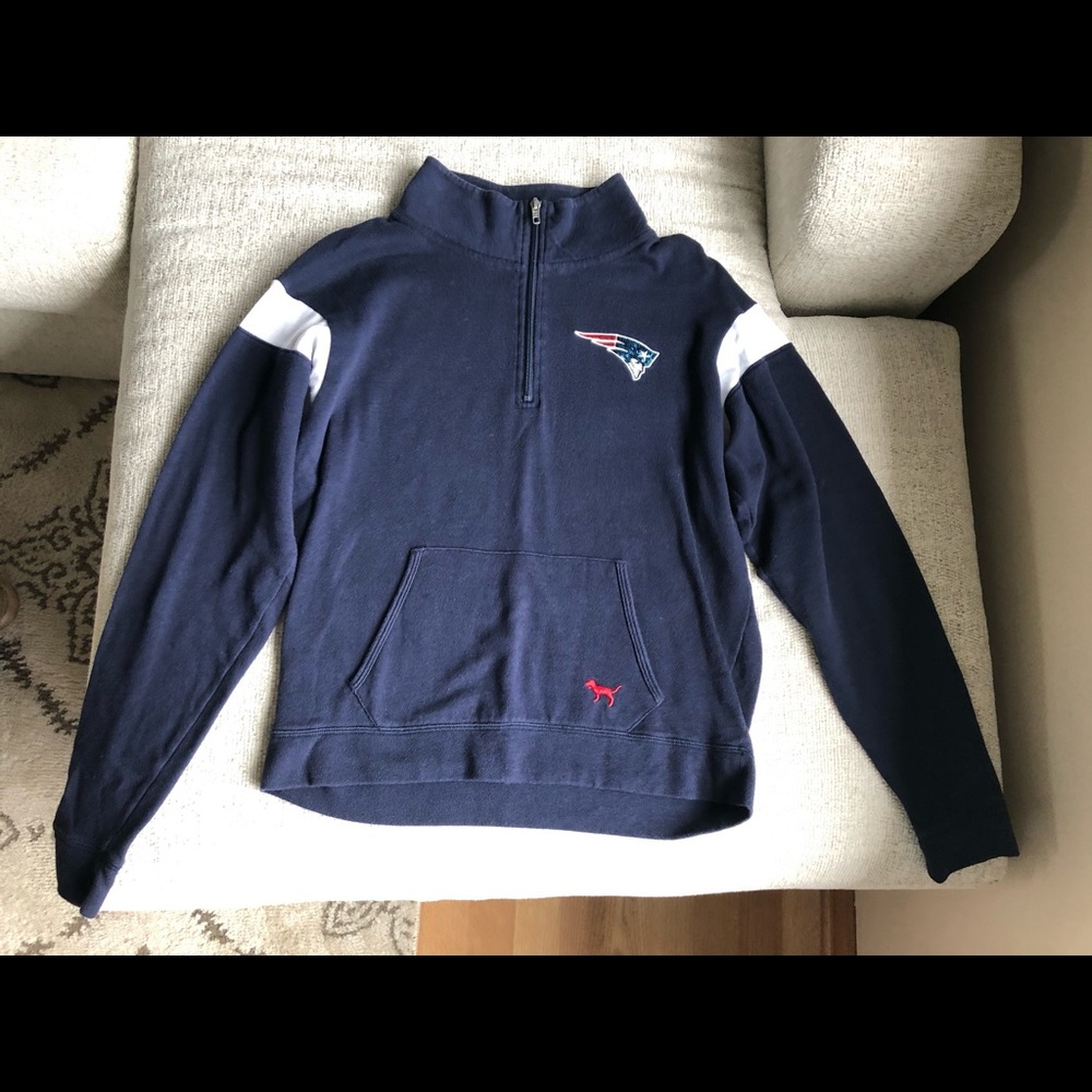 Women’s Patriots sweatshirt
